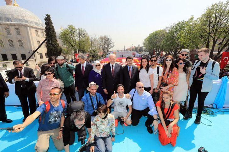 Dünyanın en büyük canlı lale halısı Sultanahmet'te  G2