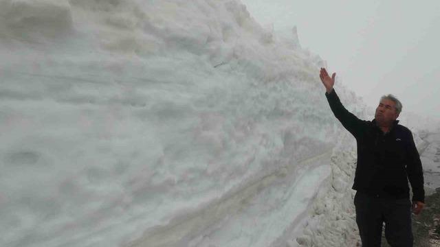 Burası ne Van ne Hakkari: Yaz şehri Mersin’de kar 2 metreyi aştı