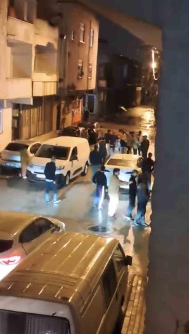Bursa&rsquo;da sokak ortasında meydan muharebesi gibi kavga 1