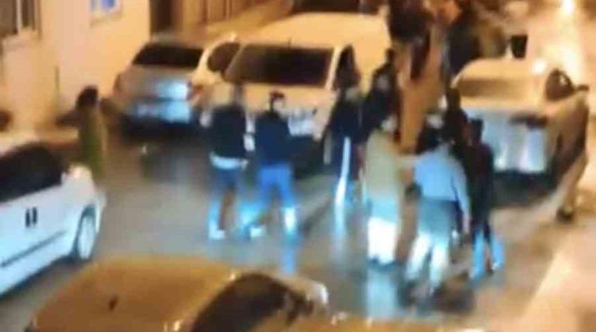 Bursa&rsquo;da sokak ortasında meydan muharebesi gibi kavga