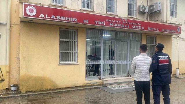 Alaşehir’de 5 bin 96 adet sentetik hap ele geçirildi