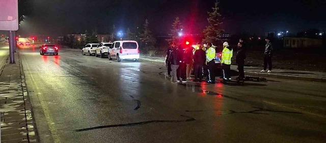 Erzurum&rsquo;da scooter s&uuml;r&uuml;c&uuml;s&uuml;ne ara&ccedil; &ccedil;arptı: 1 yaralı 1