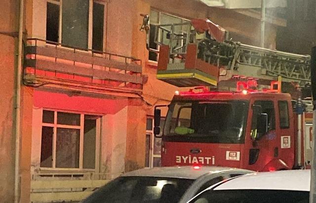 Metruk binada &uuml;st &uuml;ste 3 yangın 1