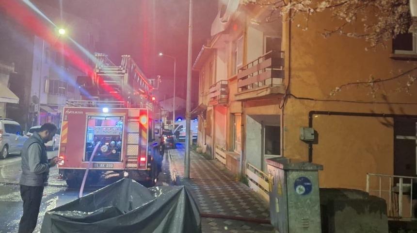 Metruk binada &uuml;st &uuml;ste 3 yangın