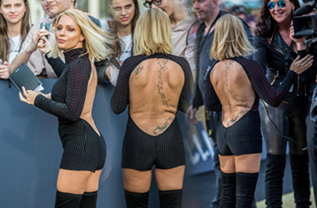 &Ouml;d&uuml;l t&ouml;renine damga vuran kıyafet