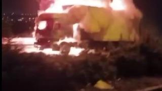 Diyarbakır’da seyir halindeki tır alev topuna döndü