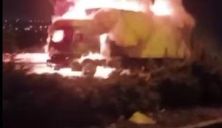 Diyarbakır&rsquo;da seyir halindeki tır alev topuna d&ouml;nd&uuml;