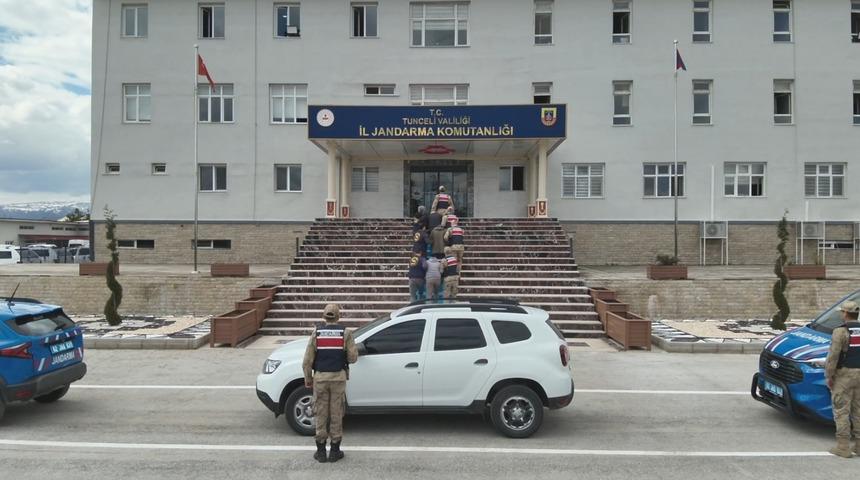 Tunceli'de kendilerini polis ve savcı olarak tanıtıp dolandırıcılık yapan 3 zanlı tutuklandı