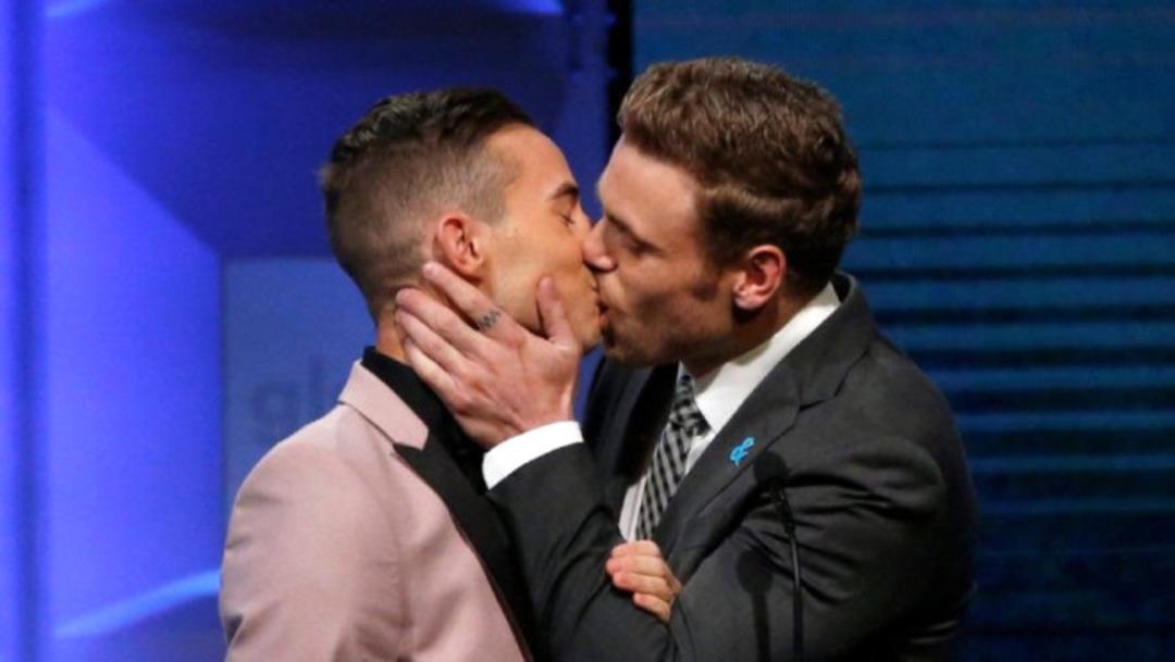 &Uuml;nl&uuml; sporcular herkesin i&ccedil;inde &ouml;p&uuml;şt&uuml;!