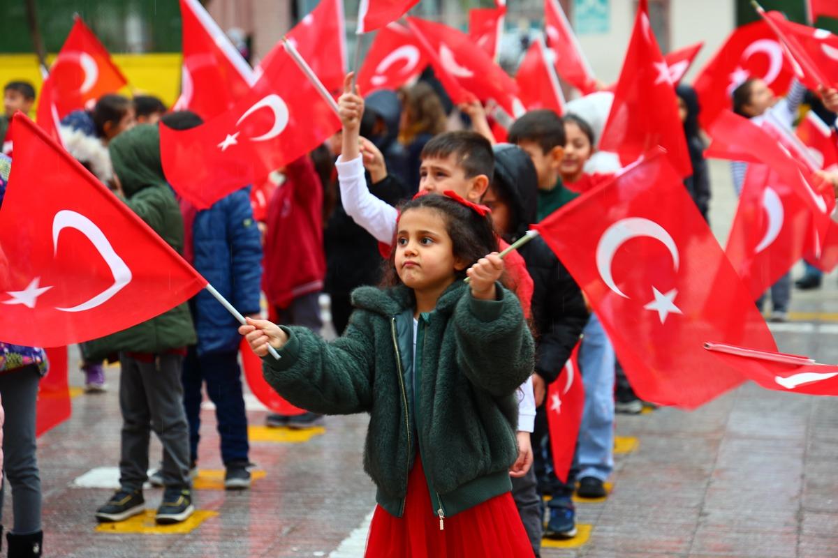 &Ouml;ğrenciler milli takımın başarısını coşkuyla kutladı 1