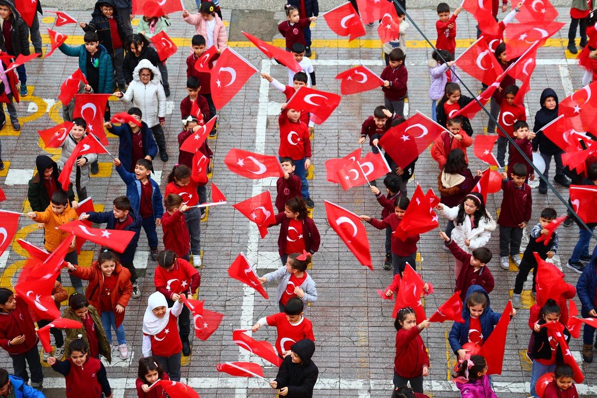 &Ouml;ğrenciler milli takımın başarısını coşkuyla kutladı 5