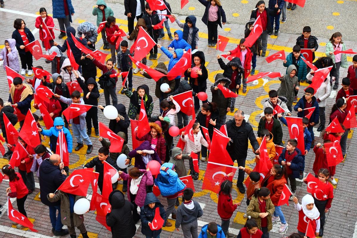 &Ouml;ğrenciler milli takımın başarısını coşkuyla kutladı 8