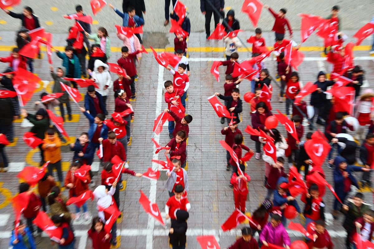 &Ouml;ğrenciler milli takımın başarısını coşkuyla kutladı 9