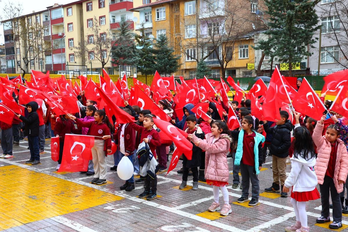 &Ouml;ğrenciler milli takımın başarısını coşkuyla kutladı 10