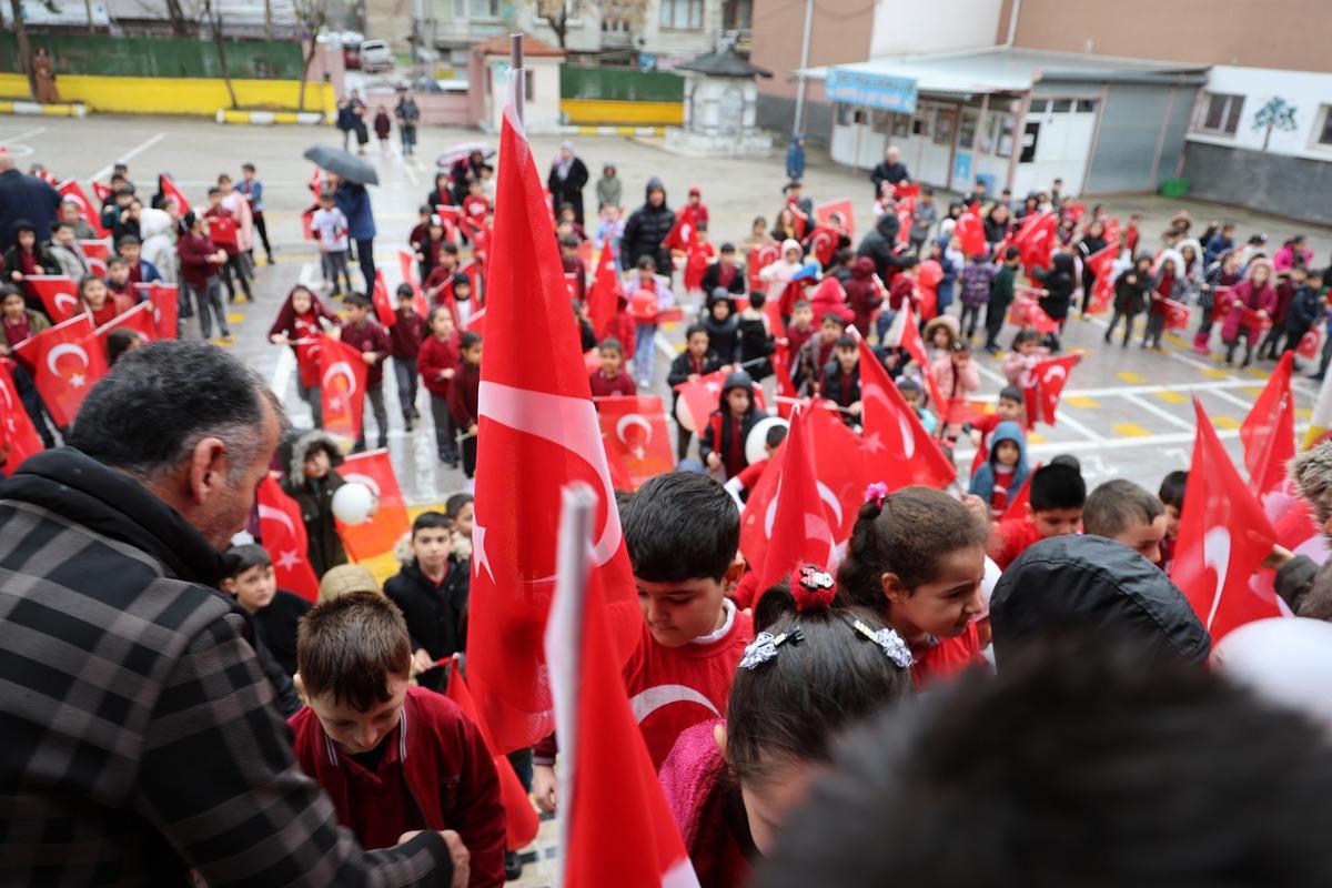 &Ouml;ğrenciler milli takımın başarısını coşkuyla kutladı 11