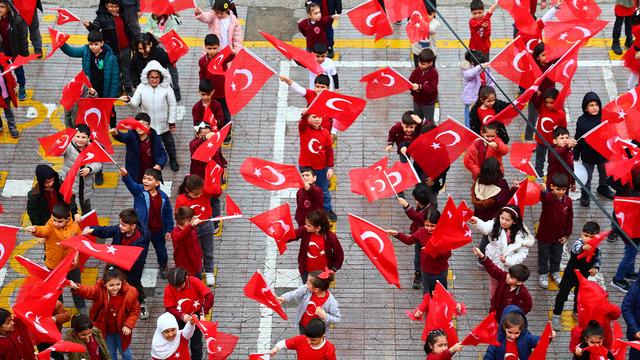 Öğrenciler milli takımın başarısını coşkuyla kutladı