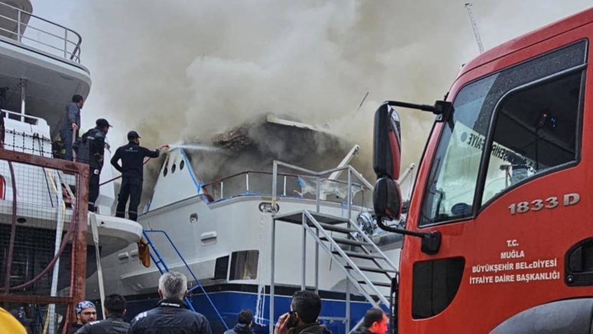 Sadri Şener in Bodrum daki l&uuml;ks teknesinde yangın 1