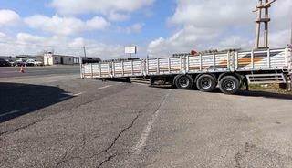 Ayrılan dorse yolu trafiğe kapattı