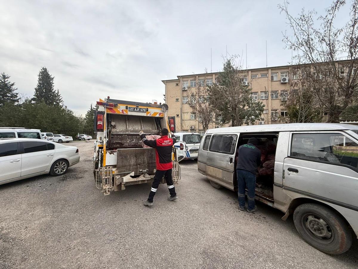 Y&uuml;zlerce kilo sakatatı o halde g&ouml;ren ekipler hemen harekete ge&ccedil;ti: S&uuml;r&uuml;c&uuml; g&ouml;zaltında 2