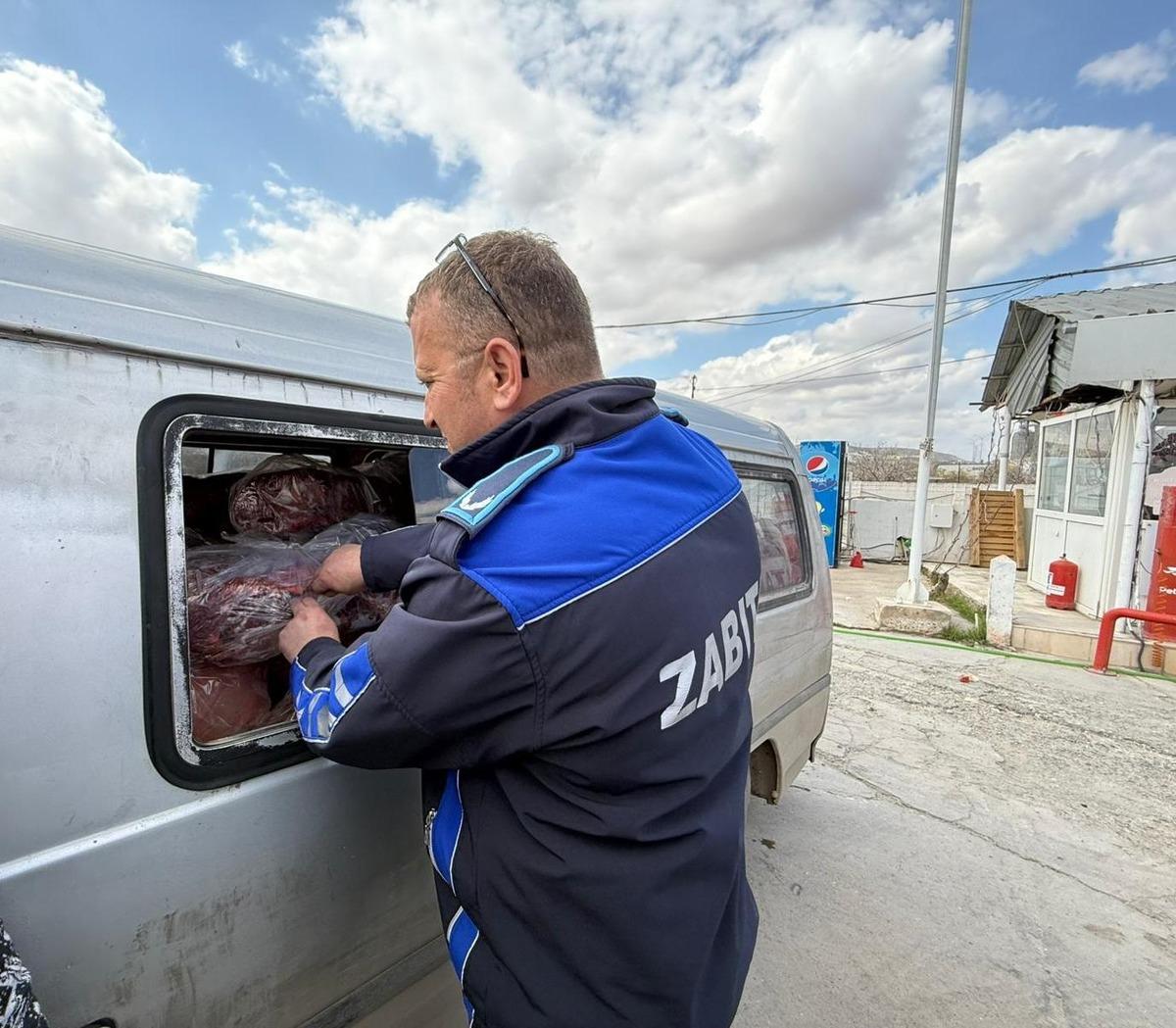 Y&uuml;zlerce kilo sakatatı o halde g&ouml;ren ekipler hemen harekete ge&ccedil;ti: S&uuml;r&uuml;c&uuml; g&ouml;zaltında 1