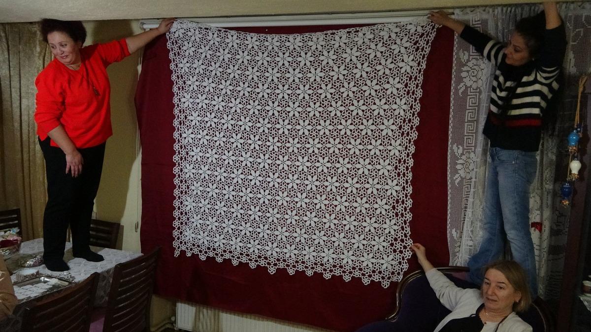Emekli &ouml;ğretmen 70 yıldır ilmek atıyor: "Kendi gelinliğimi diktim" 4