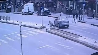 Otomobilin yayaya çarptığı kaza kamerada