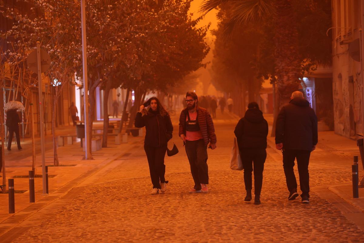 Türkiye ye Libya dan giriş yaptı: Hava kızıla döndü 15