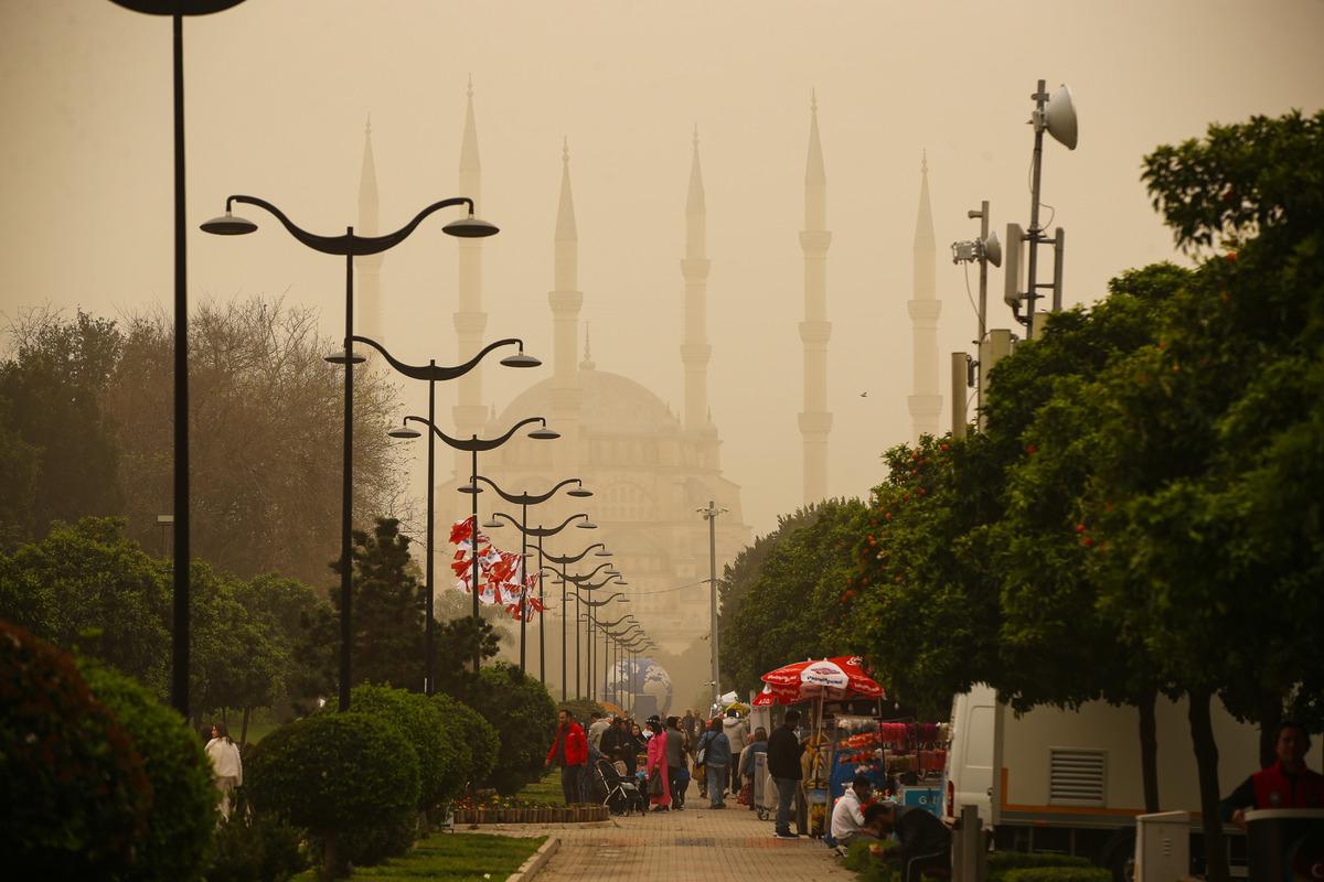 Türkiye ye Libya dan giriş yaptı: Hava kızıla döndü 6