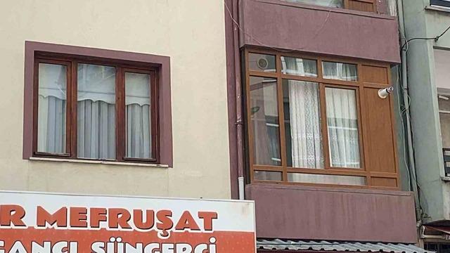 Bakıcıya altın hırsızlığı su&ccedil;laması 1