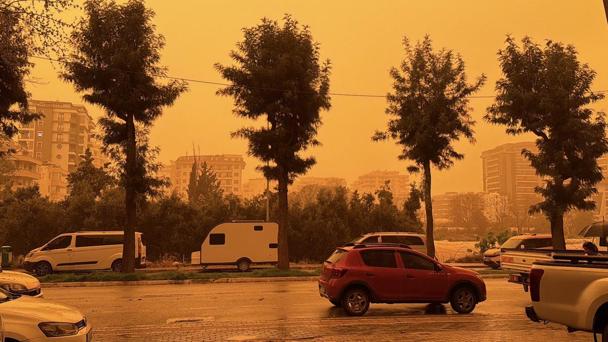 Türkiye ye Libya dan giriş yaptı: Hava kızıla döndü 13