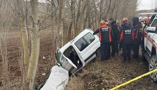 Kanser hastası babasını hastaneye g&ouml;t&uuml;r&uuml;rken kaza yaptı: 3 &ouml;l&uuml;