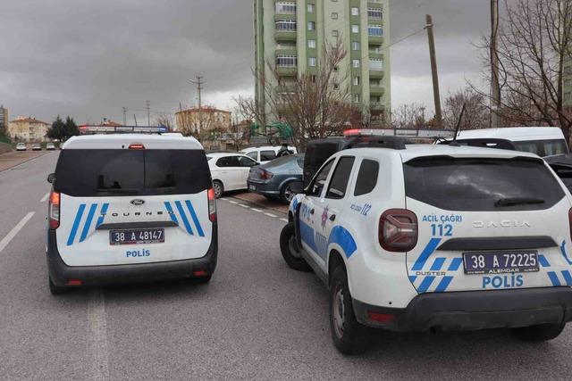 Kayseri&rsquo;deki kavgada ara&ccedil;lar kurşunlandı 2