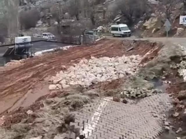 Nemrut Dağı yoluna heyelan 3