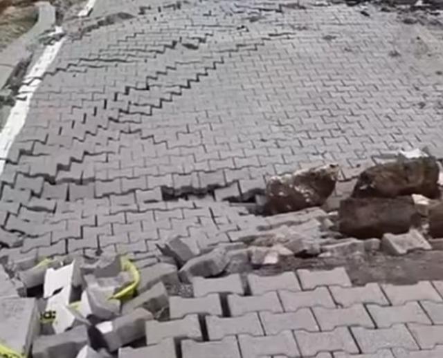 Nemrut Dağı yoluna heyelan 1