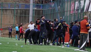 Hakkari'de FB TV ve Fenerbah&ccedil;e teknik direkt&ouml;r&uuml;ne saldırı