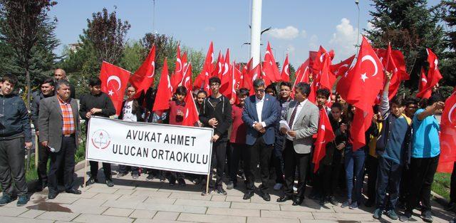 Ortaokul öğrencilerinden şehitlik ziyareti