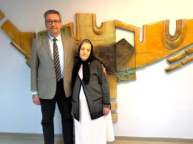 V&uuml;cudundan kilo kilo t&uuml;m&ouml;r alındı! 72 yaşındaki hasta yeniden y&uuml;r&uuml;d&uuml;