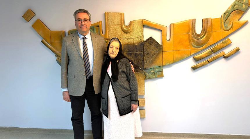 V&uuml;cudundan kilo kilo t&uuml;m&ouml;r alındı! 72 yaşındaki hasta yeniden y&uuml;r&uuml;d&uuml;