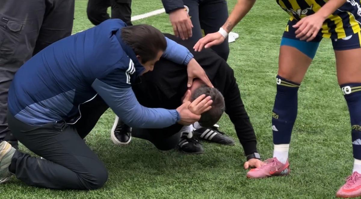 Hakkari de FB TV ve Fenerbah&ccedil;e teknik direkt&ouml;r&uuml;ne saldırı: "İnşallah sağ salim buradan &ccedil;ıkarız" 1