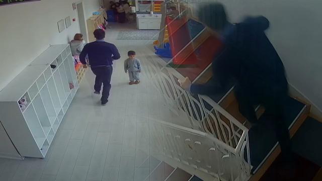 Kameradan gördü öğretmenin hayatını kurtarmaya böyle koştu! 