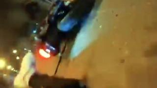 Otomobil ile çarpışan motosikletin sürücüsü yaralandı; kaza kamerada