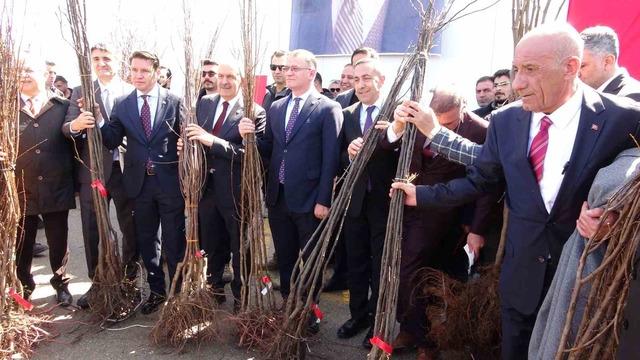 Van&rsquo;da 5 yılda 4 bu&ccedil;uk milyon fidan toprakla buluşturuldu 2