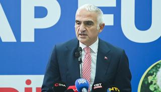 Bakan Ersoy: "1.300 halk k&uuml;t&uuml;phanesiyle 800 bin metrekareye ulaşarak rekor kırdık"