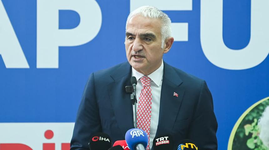 Bakan Ersoy: "1.300 halk k&uuml;t&uuml;phanesiyle 800 bin metrekareye ulaşarak rekor kırdık"