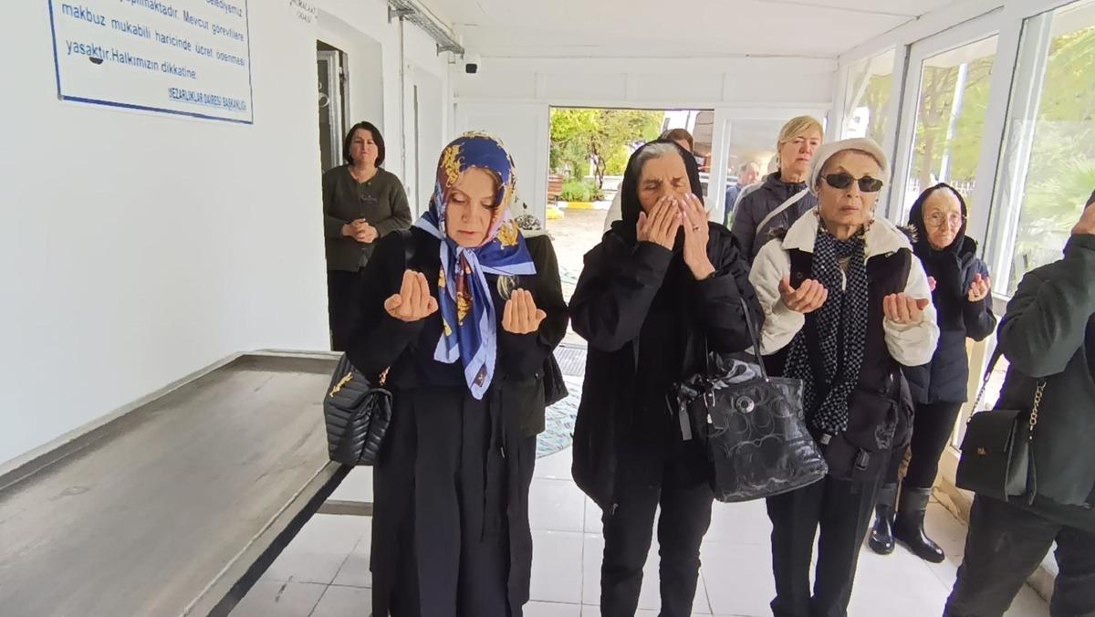 Mehmet Ali Erbil in acı g&uuml;n&uuml;yd&uuml;: Annesinin cenazesine katılmadı! Canlı yayın a&ccedil;tı, tepki &ccedil;ekti 3