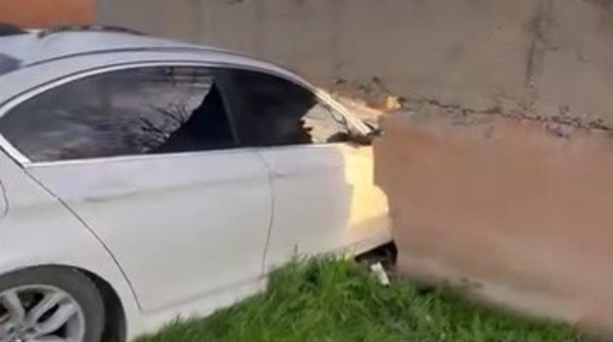 Batman&rsquo;da otomobil ihata duvarına &ccedil;arptı: 1 yaralı