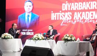 Adalet Bakanı G&uuml;rlek: "Sosyal medyanın da bir hukuku, bir kuralı olmasını istiyoruz"