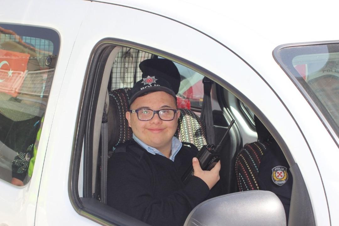 Down sendromlu gen&ccedil; en b&uuml;y&uuml;k hayalini ger&ccedil;ekleştirdi