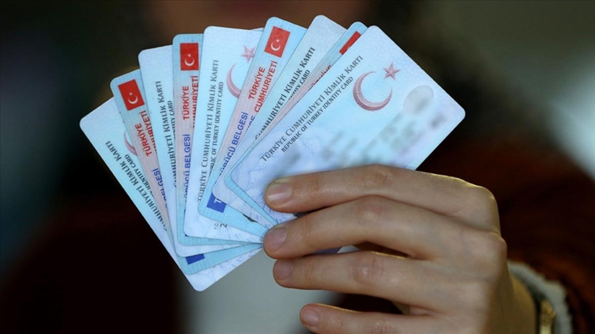 Yapay zekayla oluşturdukları sahte kimliklerle ehliyet sınavına girdiler: 34 ş&uuml;pheli g&ouml;zaltına alındı 1