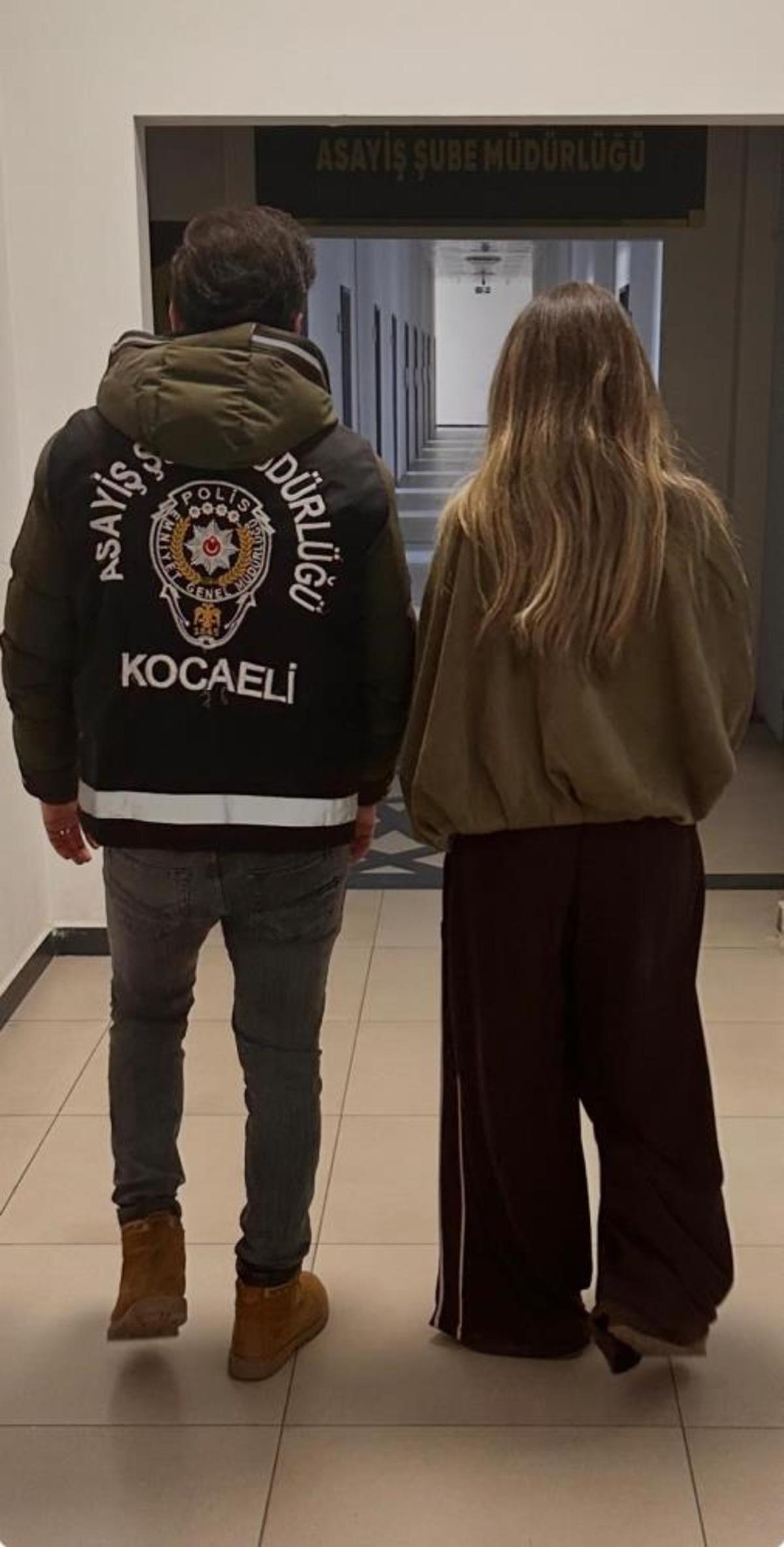 Başkasına ait kredi kartını 35 kez kullandı, Kocaeli de sahte kimlikle yakalandı 1